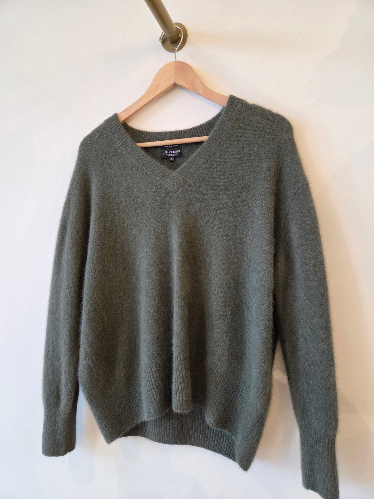 UNIVERSEL- V-Neck Sweater