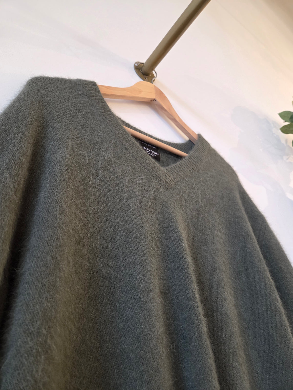 UNIVERSEL- V-Neck Sweater
