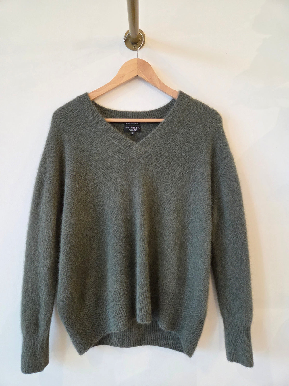 UNIVERSEL- V-Neck Sweater
