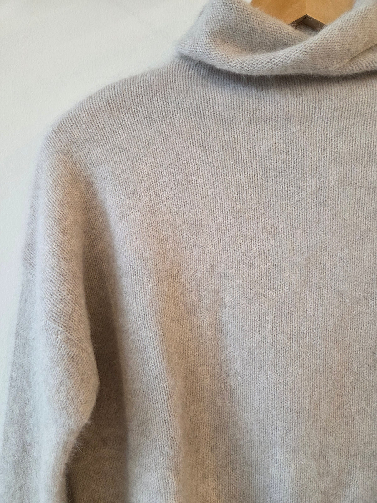 UNIVERSEL- Long Sleeve Mock Neck Sweater