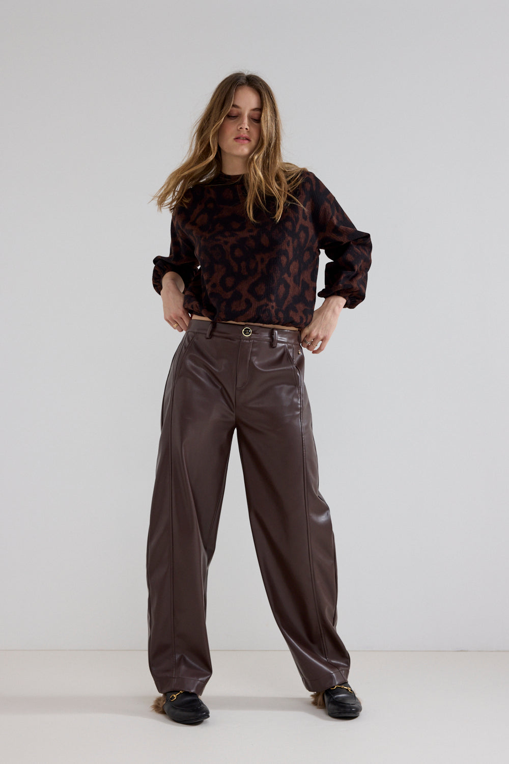 Tramontana- Top Shadow Dots Sweater in Black Brown Print