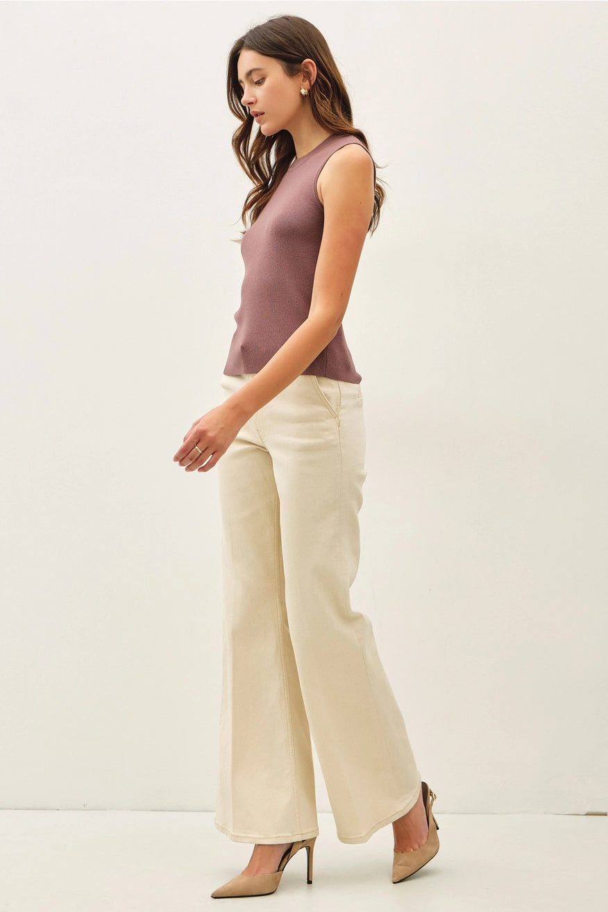Be Cool - Classic Crew Neck Slim Knitted Tank in Cocoa