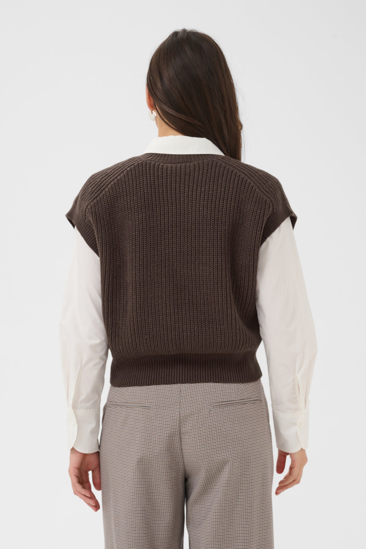Saint Tropez- Trune Sweater Vest in Chocolate Brown