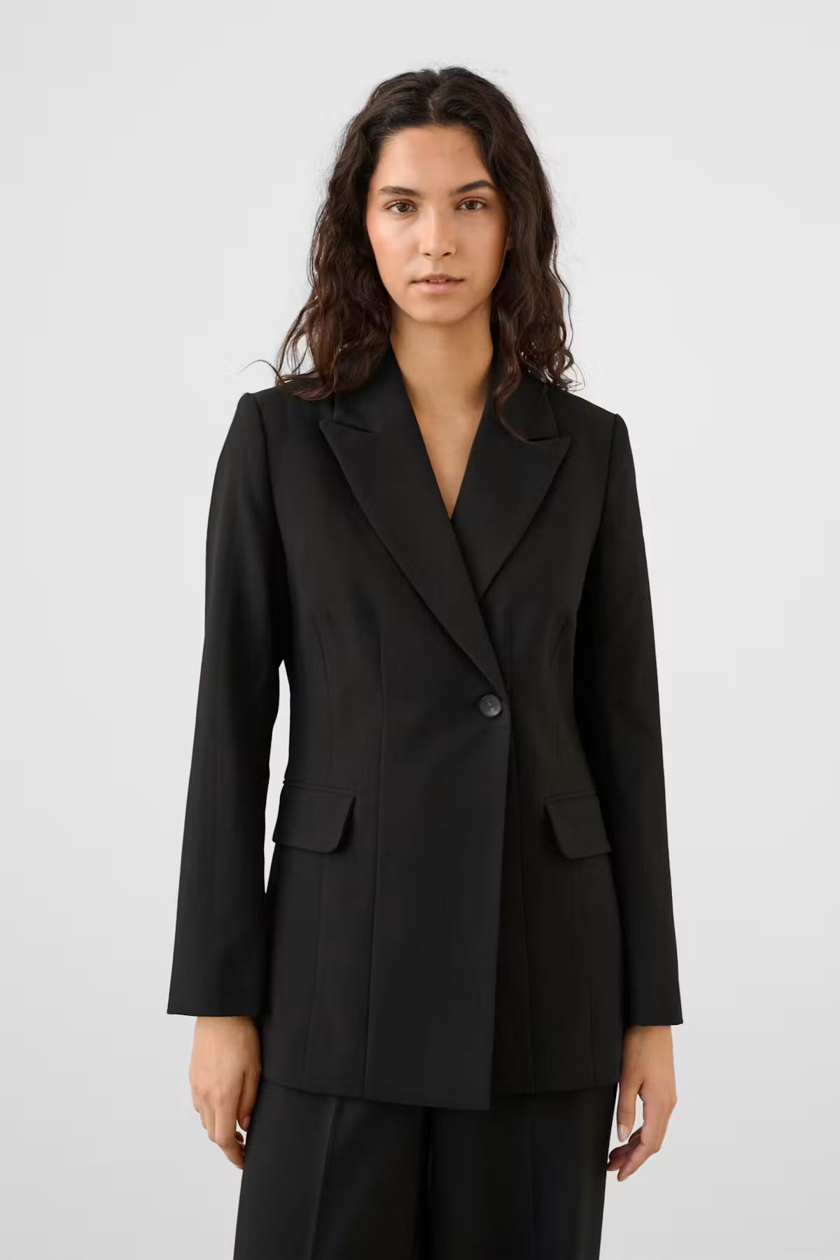 Soaked In Luxury- Corinne Fitted Blazer in Black