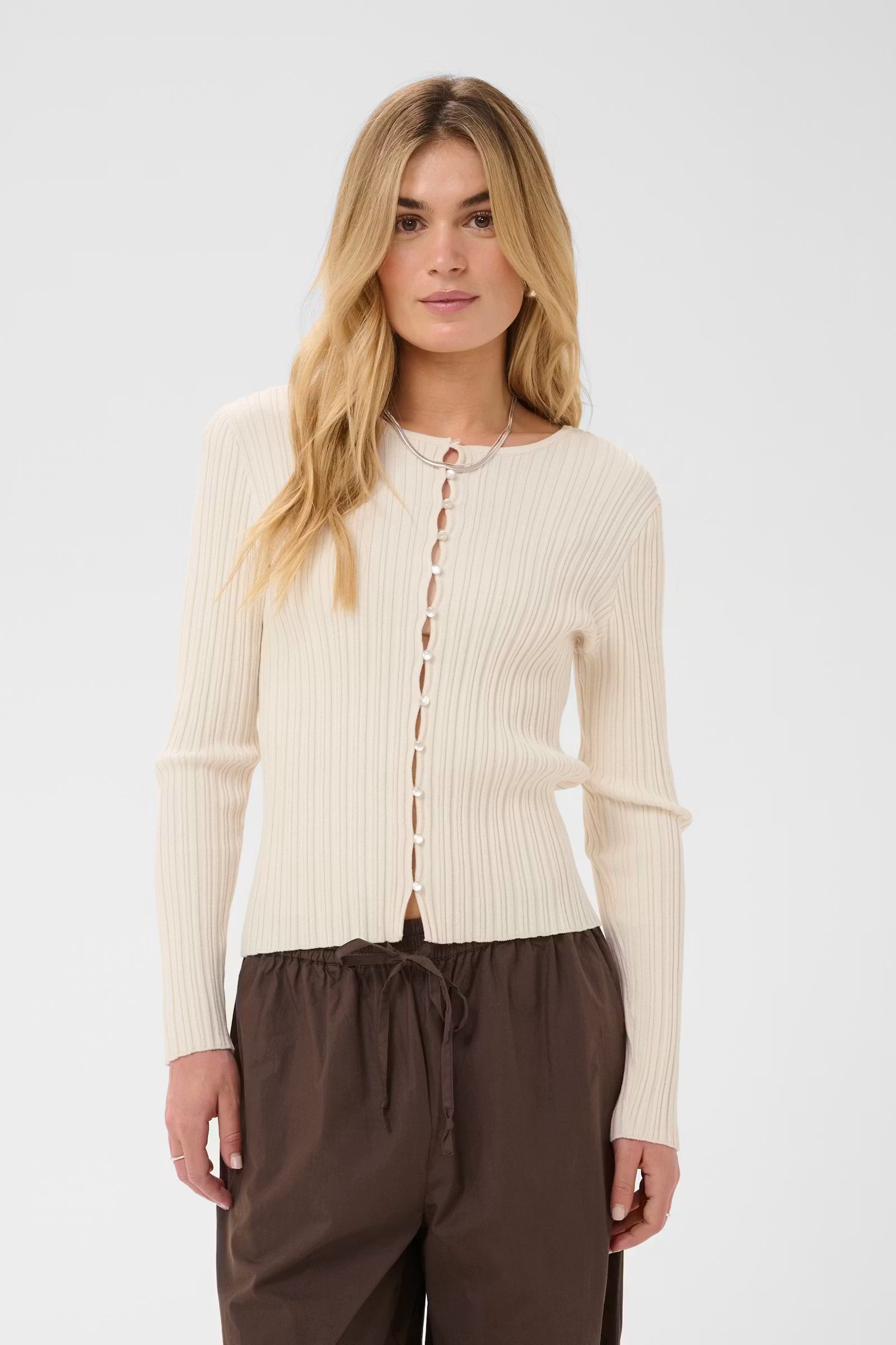 Saint Tropez- Sigrida Buttoned Cardigan in Ice White