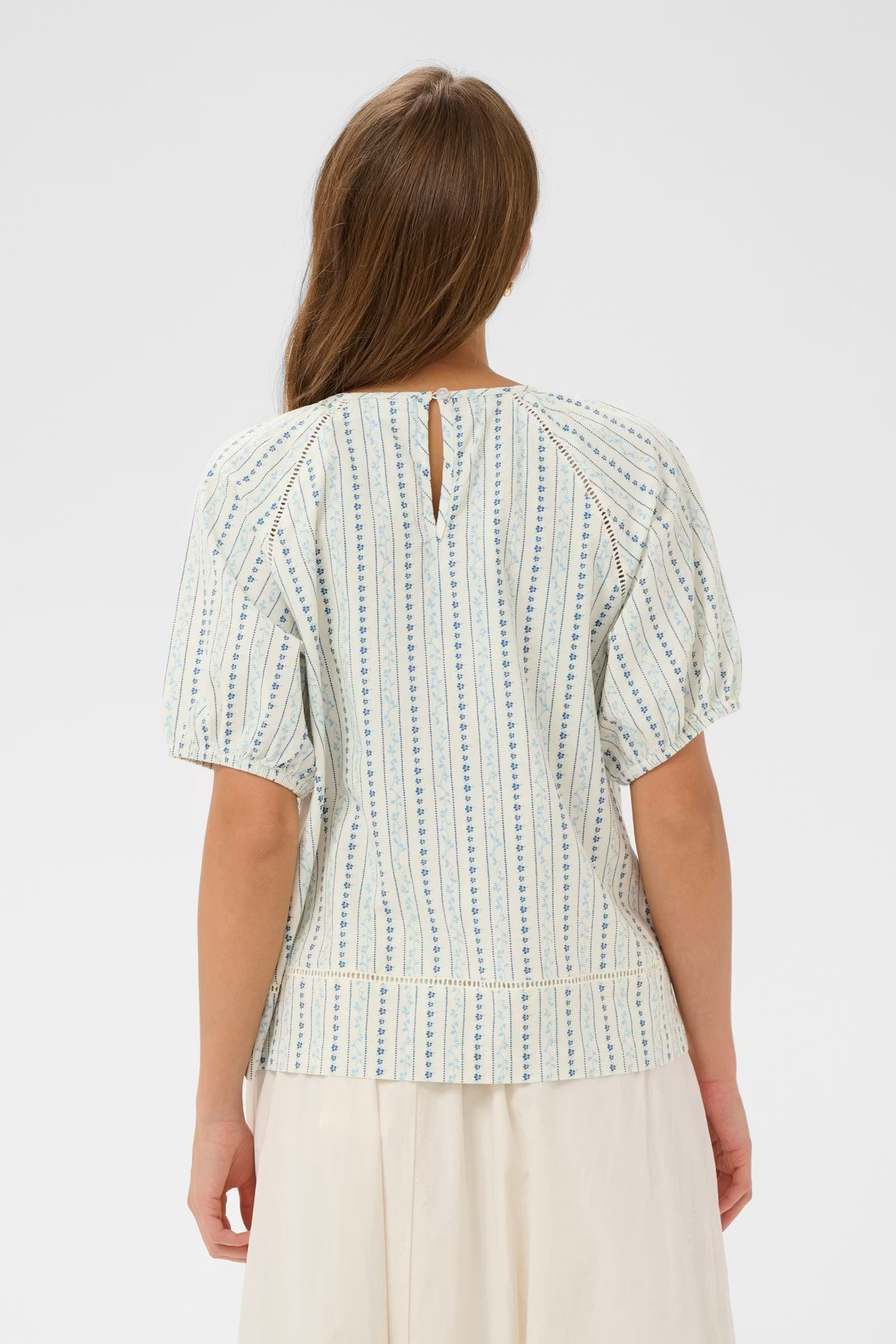 Saint Tropez- Raja Blouse in Ice Vallarta Flower Stripes
