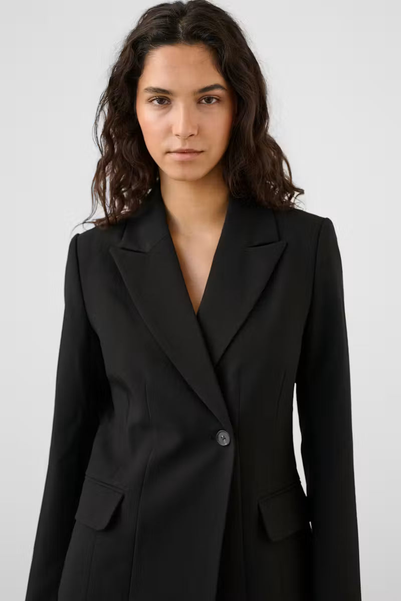 Soaked In Luxury- Corinne Fitted Blazer in Black
