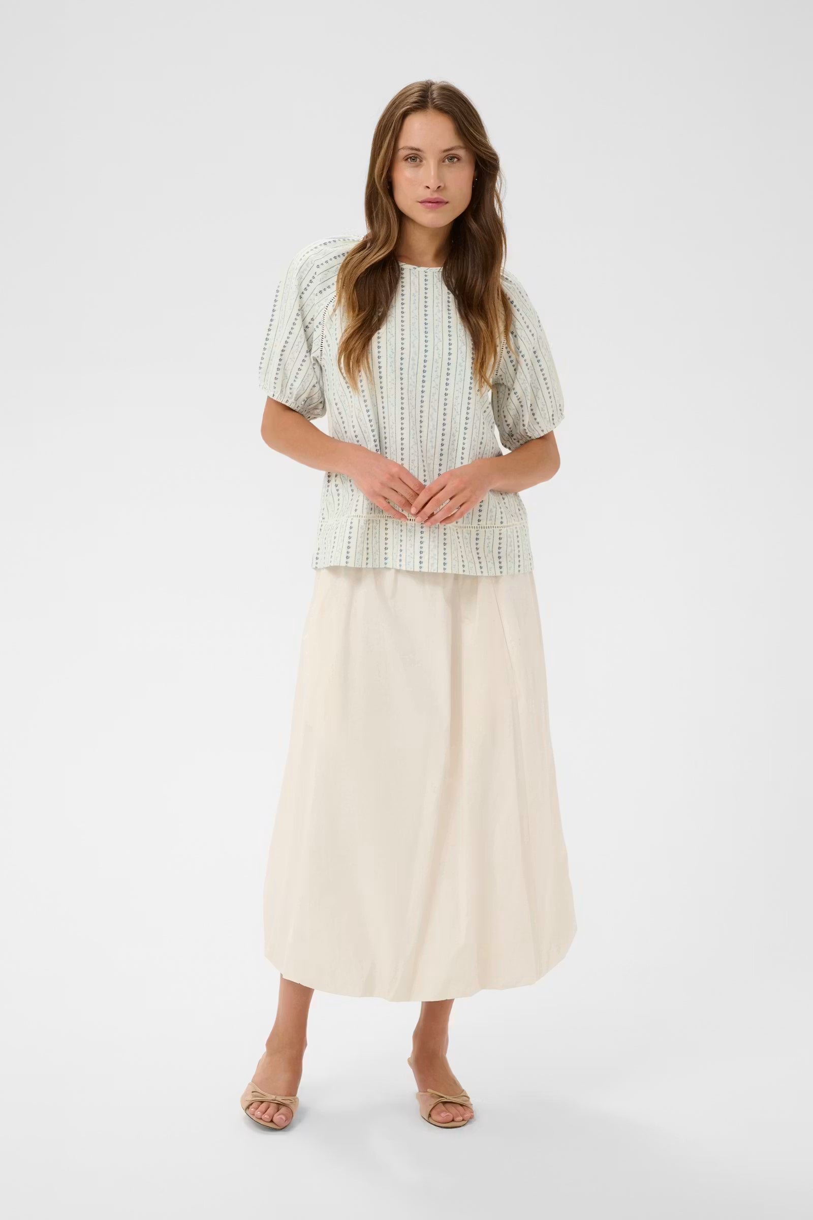 Saint Tropez- Raja Blouse in Ice Vallarta Flower Stripes