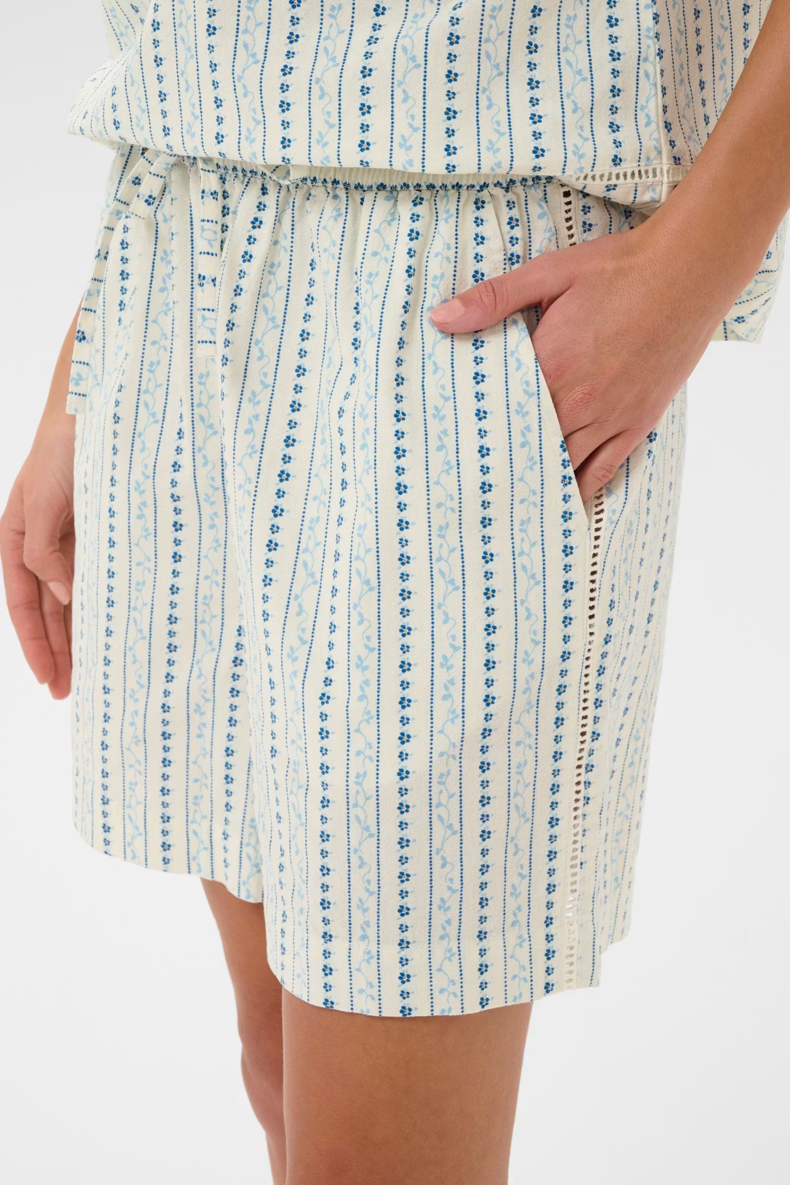 Saint Tropez- Raja Shorts in Ice Vallarta Flower Stripes