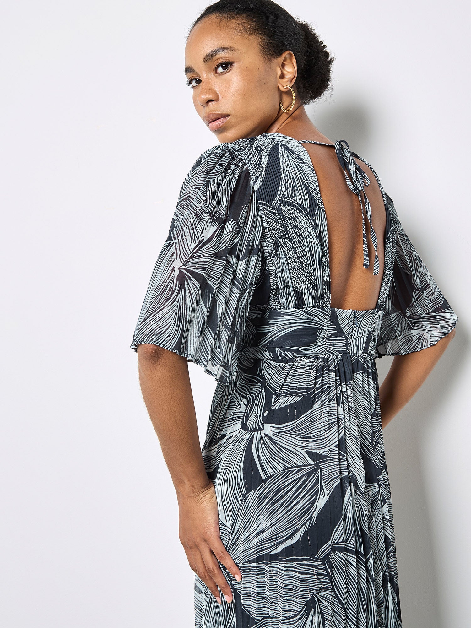 Apricot- Flor Lurex Pleated Maxi Dress in Navy
