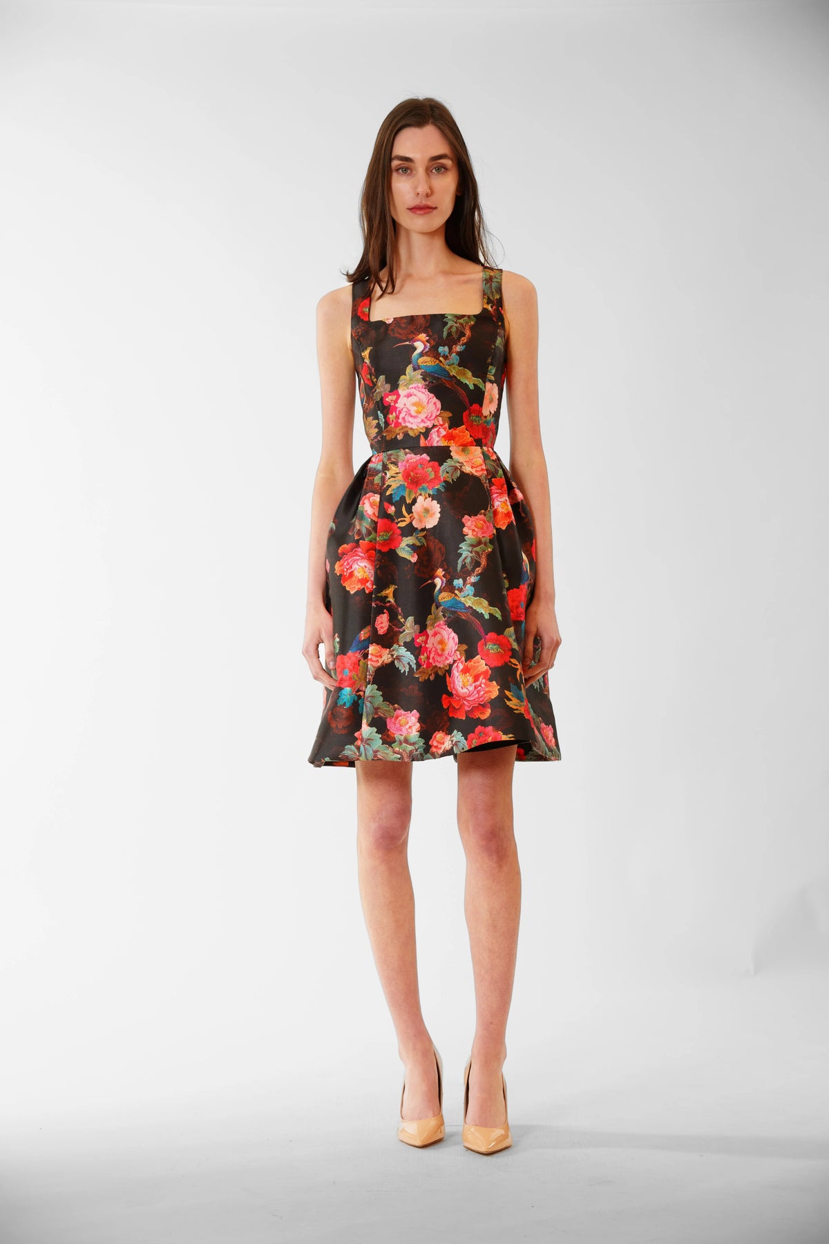 Julia Jordan- Sleeveless Scoop Mini Dress in Black Multi