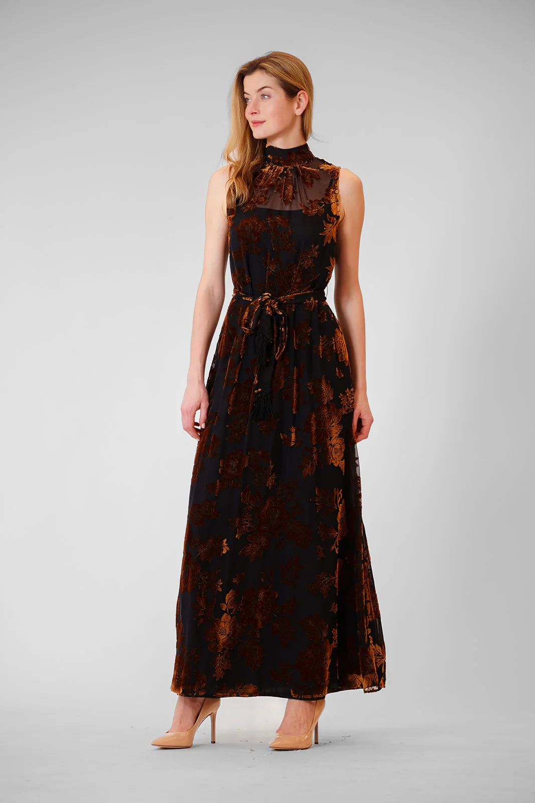 Julia Jordan- Tie Neck Velvet Maxi Dress in Black
