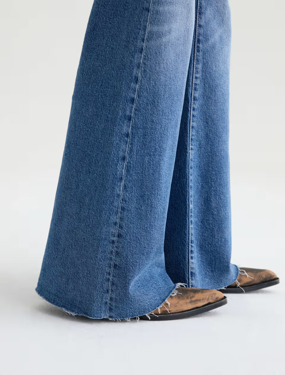 AG jeans- Relaxed Flare in 17 Years Duet