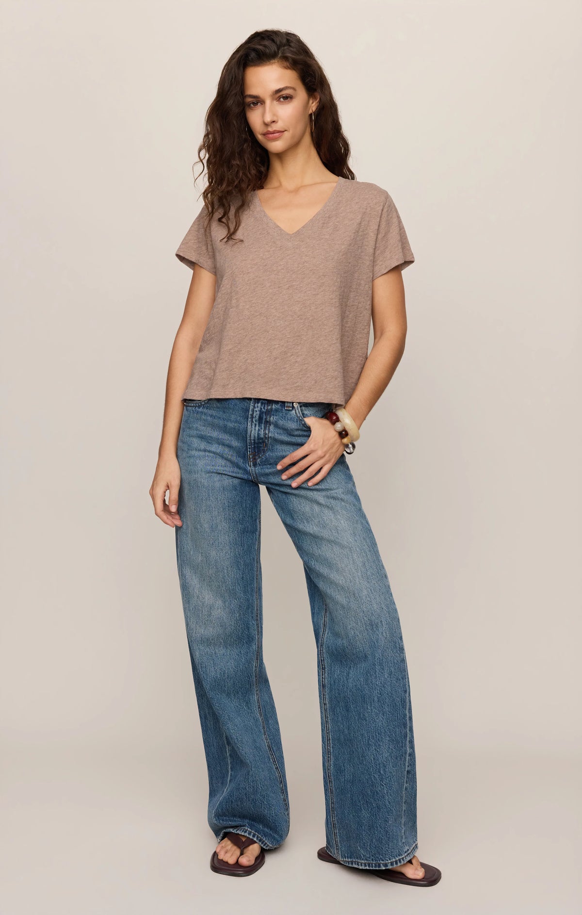 Z SUPPLY- Nomad Slub V-Neck Tee in Heather Ash