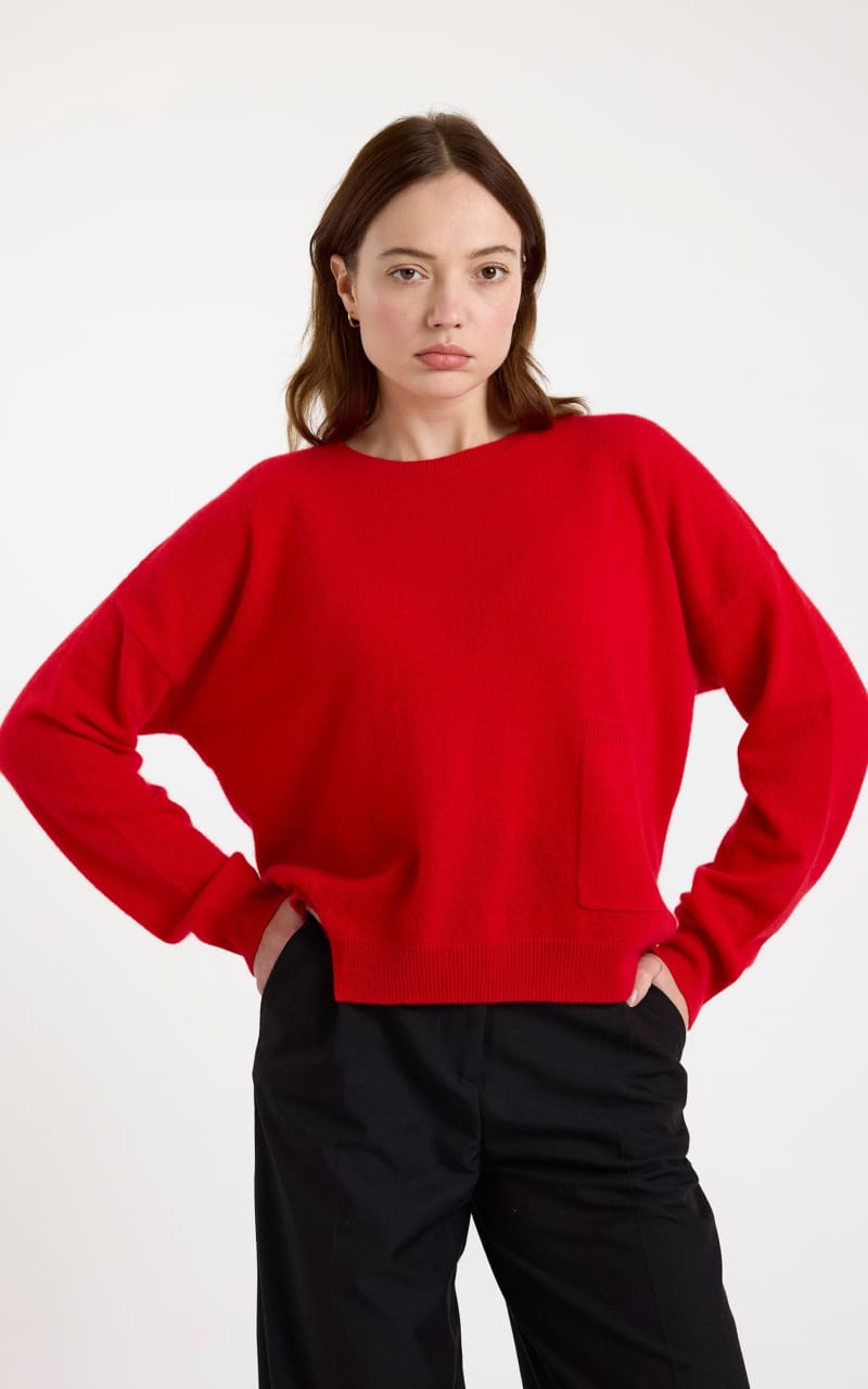 Brodie Cashmere- Pepper Split Hem Sweater in Red - SWEATER