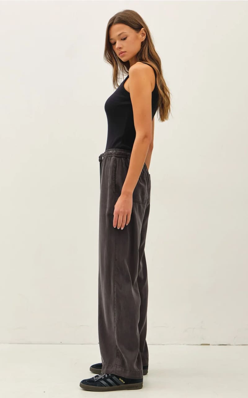 Be Cool - Basic Round Neck Tank Top in Black - T-SHIRT &