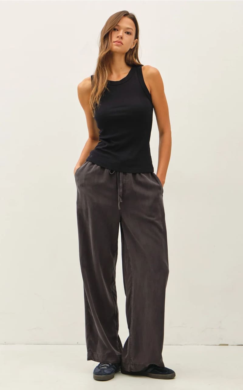 Be Cool - Basic Round Neck Tank Top in Black - T-SHIRT &