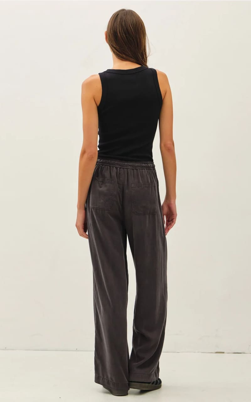 Be Cool - Basic Round Neck Tank Top in Black - T-SHIRT &