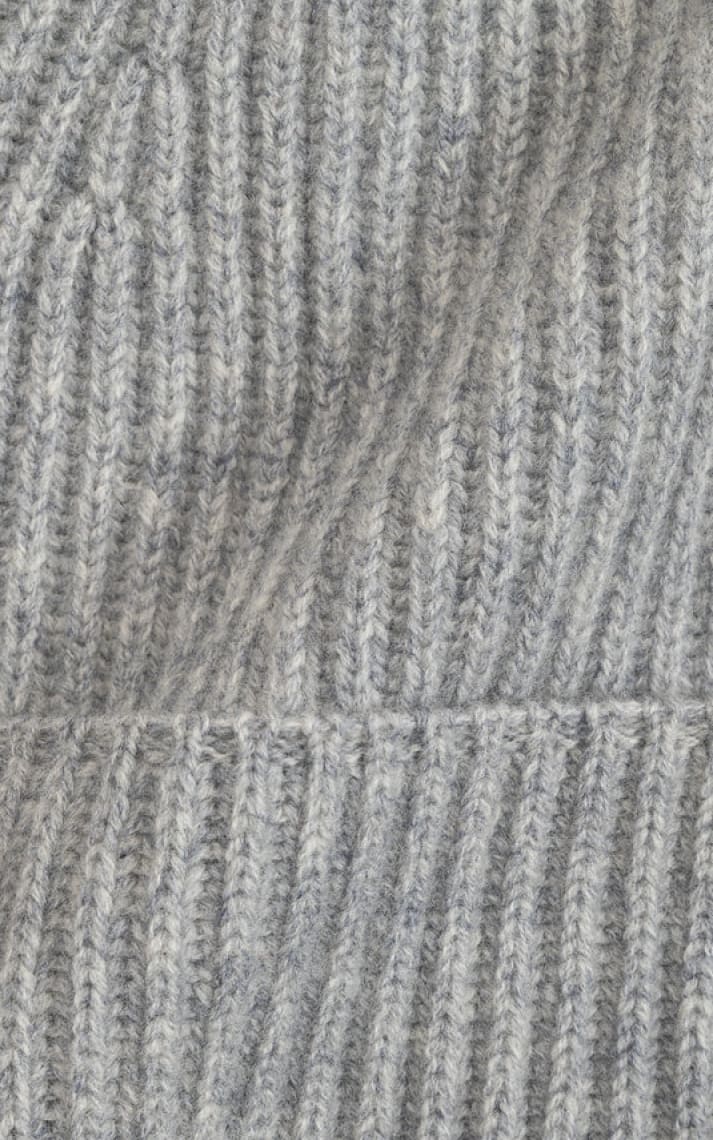 Echo - Basic Cardigan Stitch Beanie in Silver - Cold