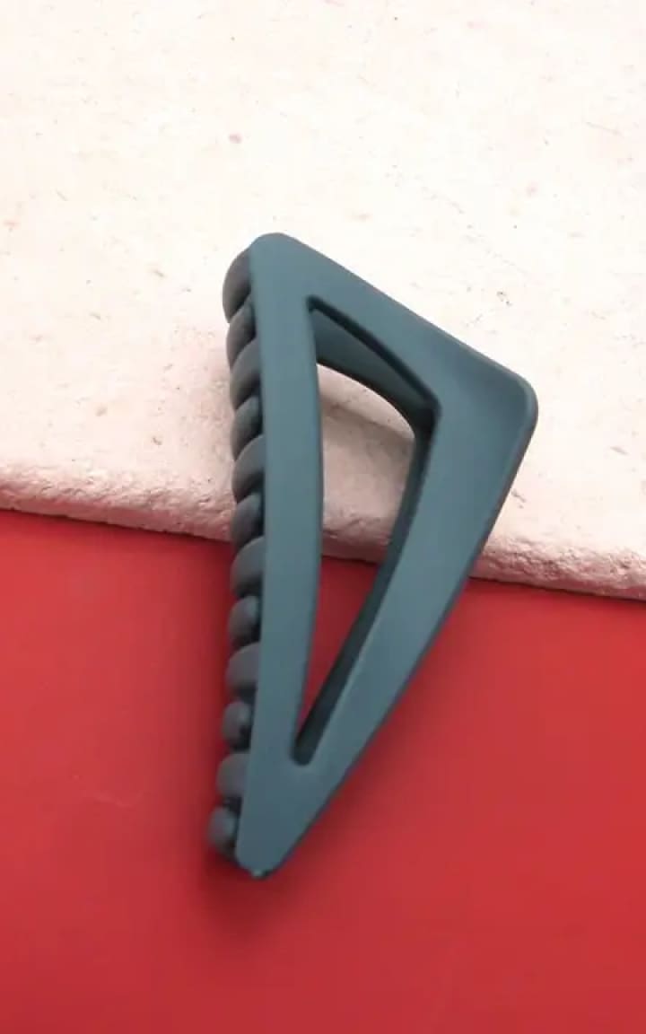 JOSSLYN- Matte Off Triangle Claw Clip - Blue - Hair