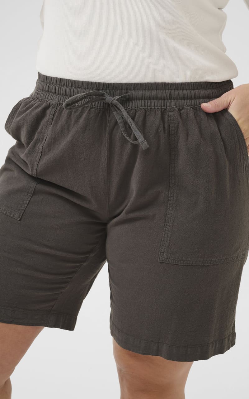 Kaffe Curve- Nana Liah Shorts in Black Oyster - & Skorts