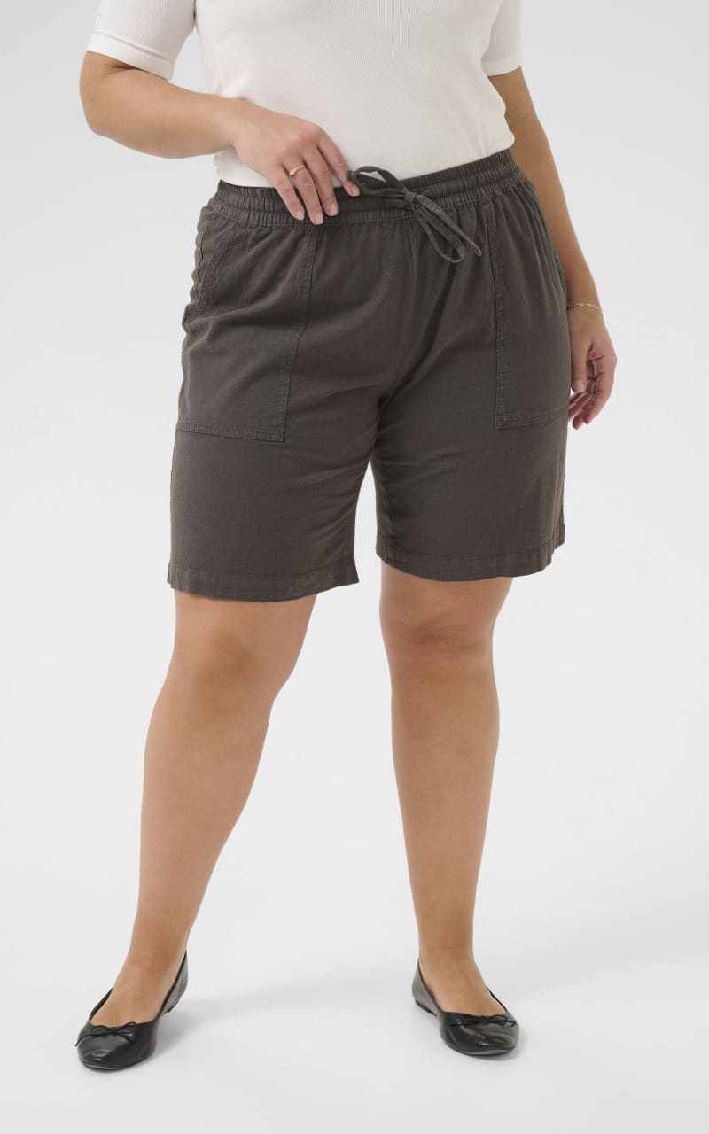 Kaffe Curve- Nana Liah Shorts in Black Oyster - & Skorts