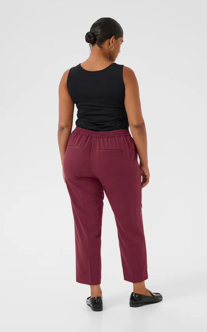 Kaffe Curve- Sakira Cropped Pant in Windsor Wine