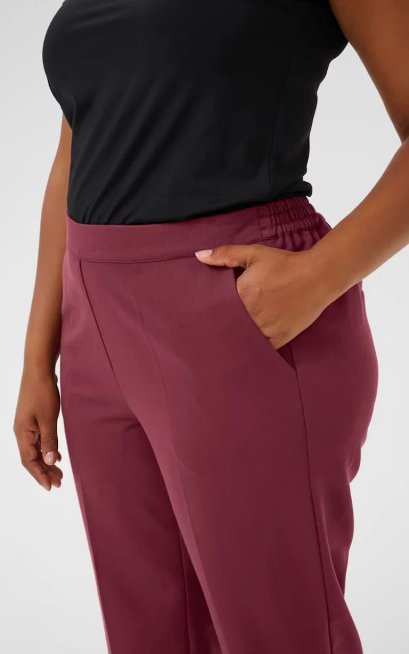 Kaffe Curve- Sakira Cropped Pant in Windsor Wine