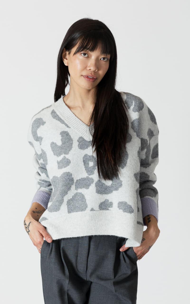 Lyla + Luxe- Oceananimal V-neck Sweater - sweater