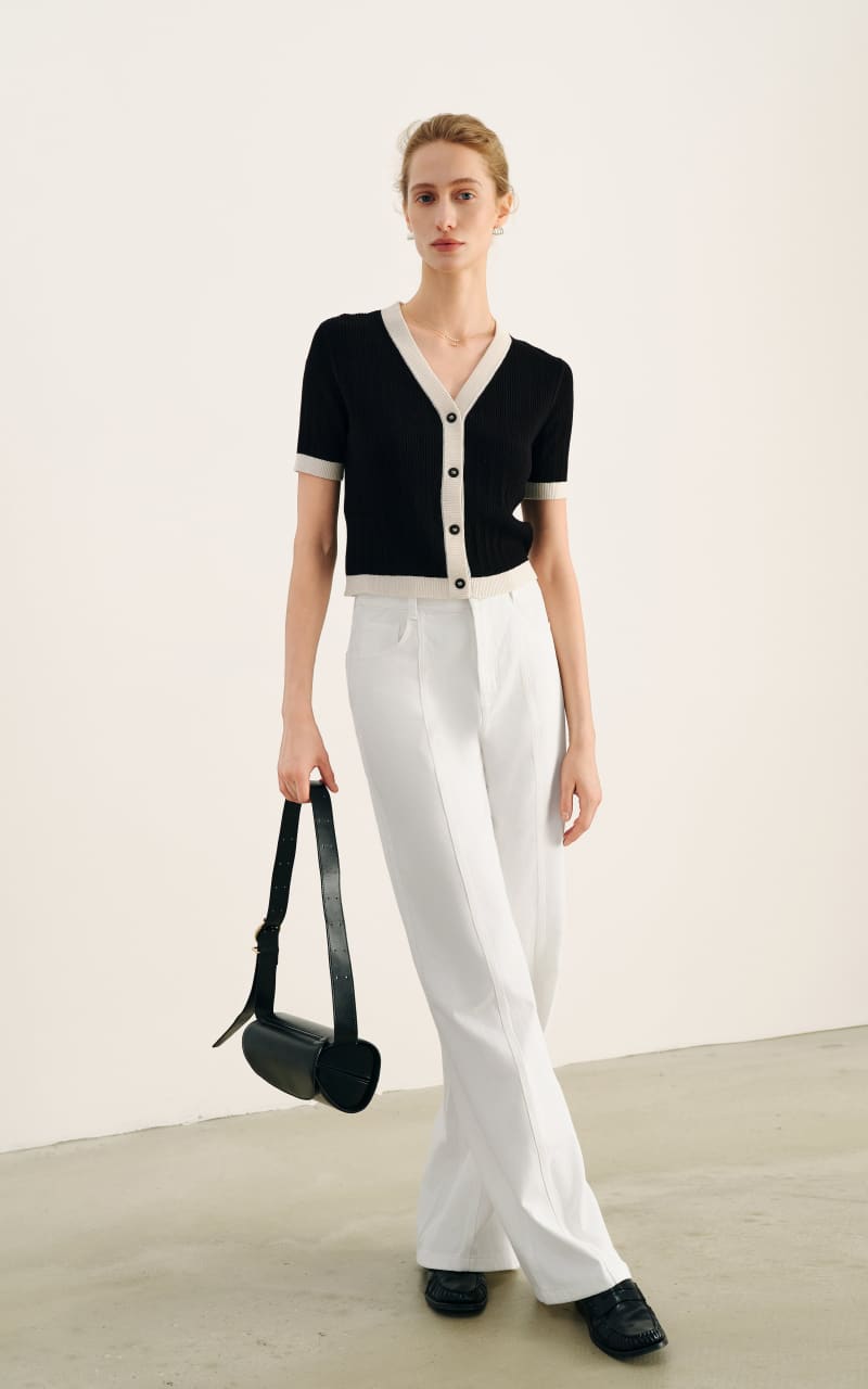 MEILLEUR MOMENT- Cropped Cardigan in Black - SWEATER &
