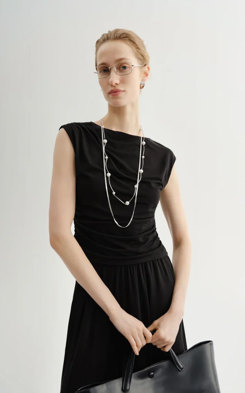 MEILLEUR MOMENT- Ruched Fitted Top in Black - Blouses & Tops