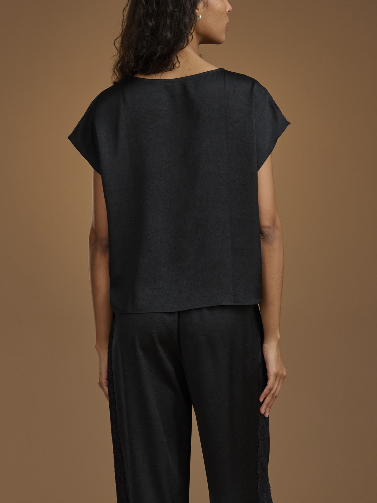 Splendid- Adalyn Lace Trim Top in Black