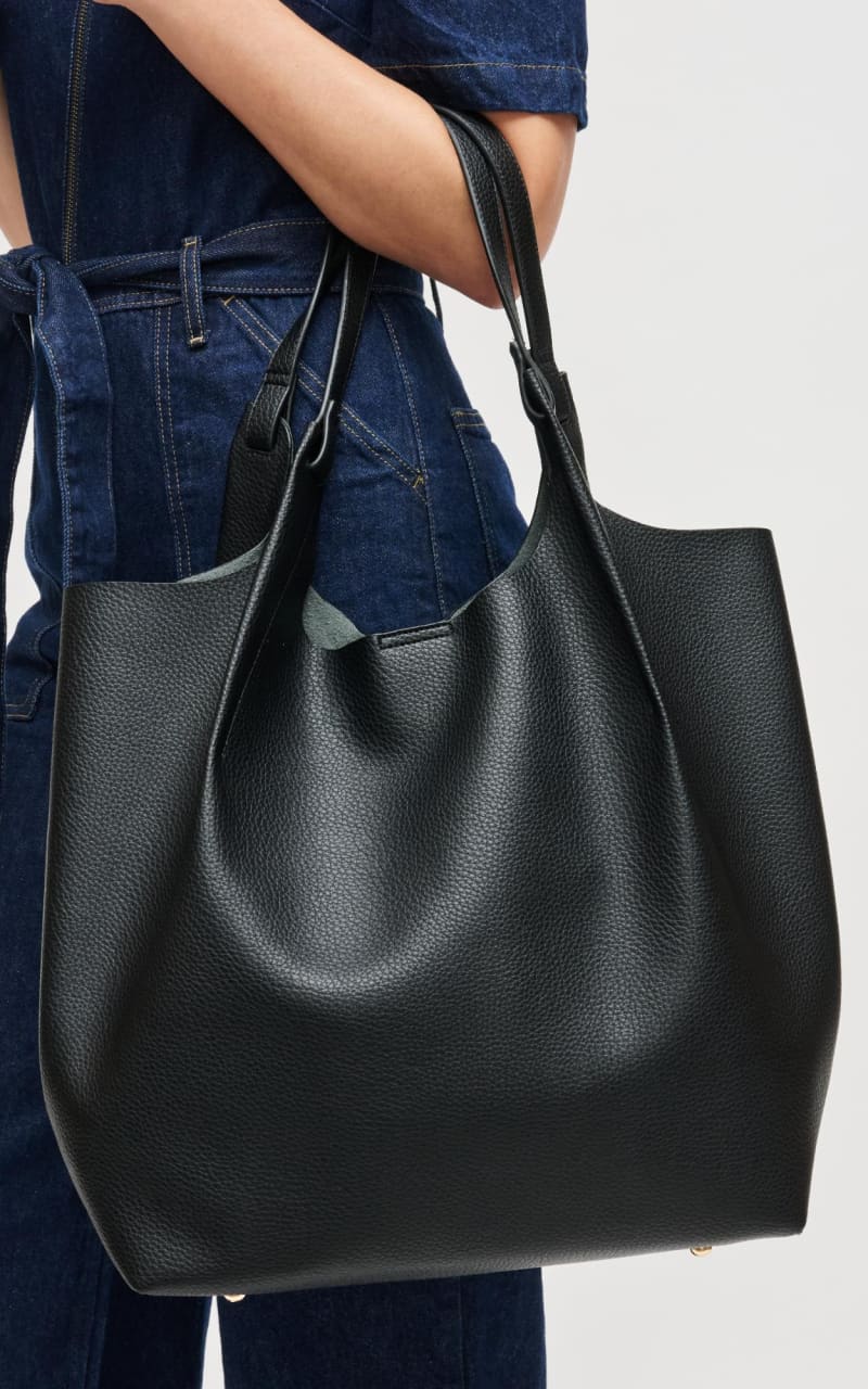 Urban Expressions- Maeve Tote in Black - Bag & Wallet