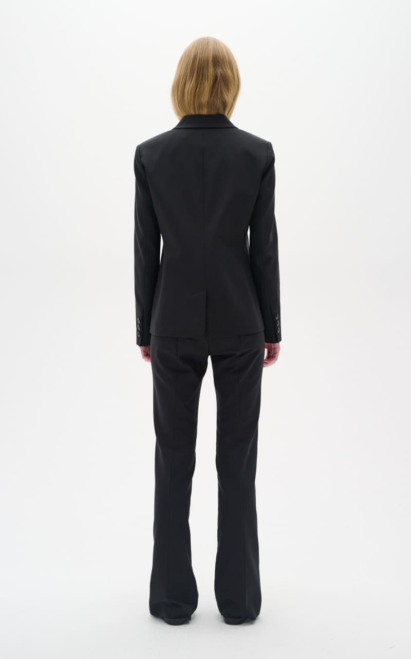 InWear- Zella Classic Short Blazer in Black - BLAZER