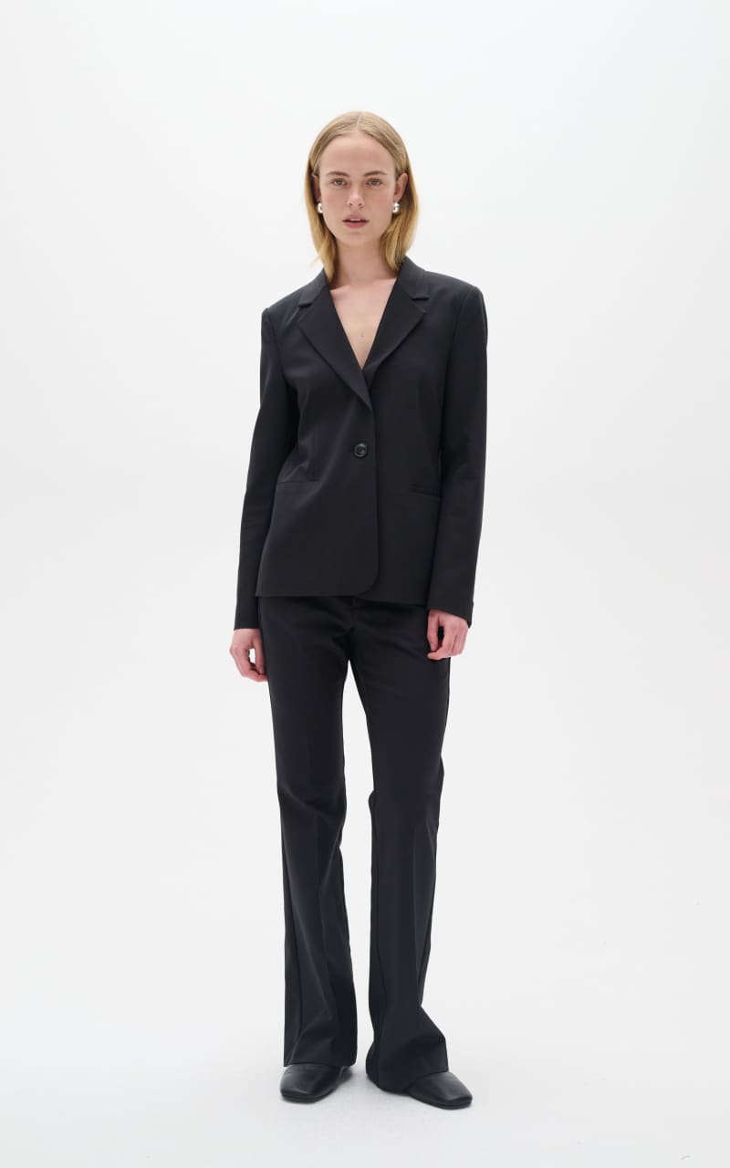 InWear- Zella Classic Short Blazer in Black - BLAZER