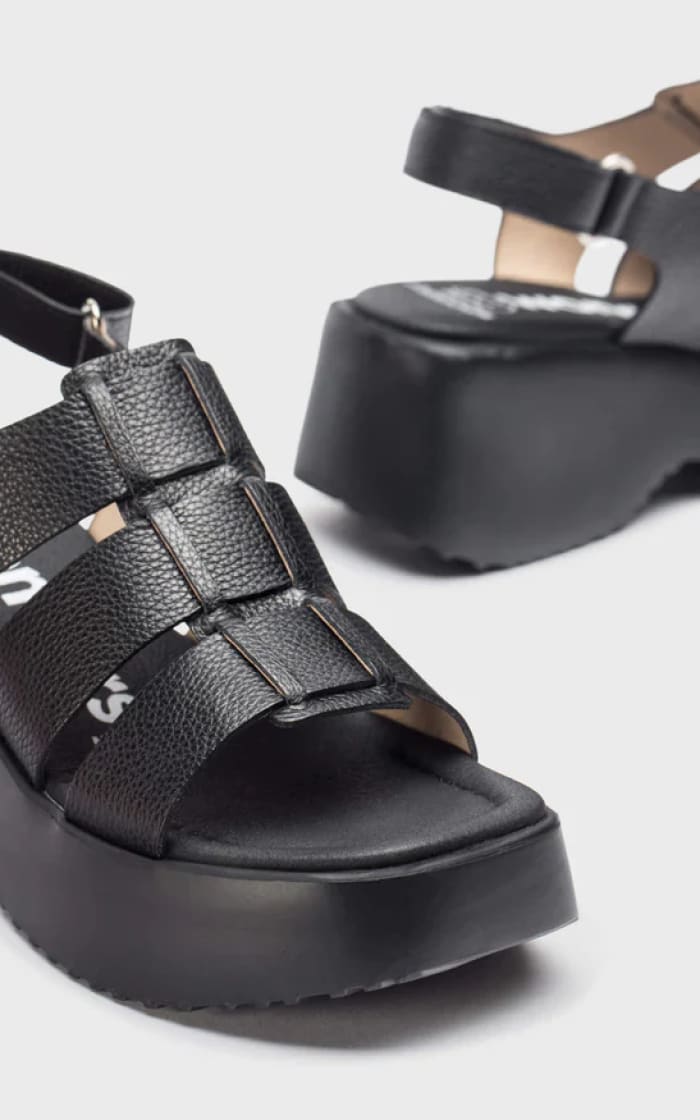 Wonders- Platform Sandal in Black - footwear