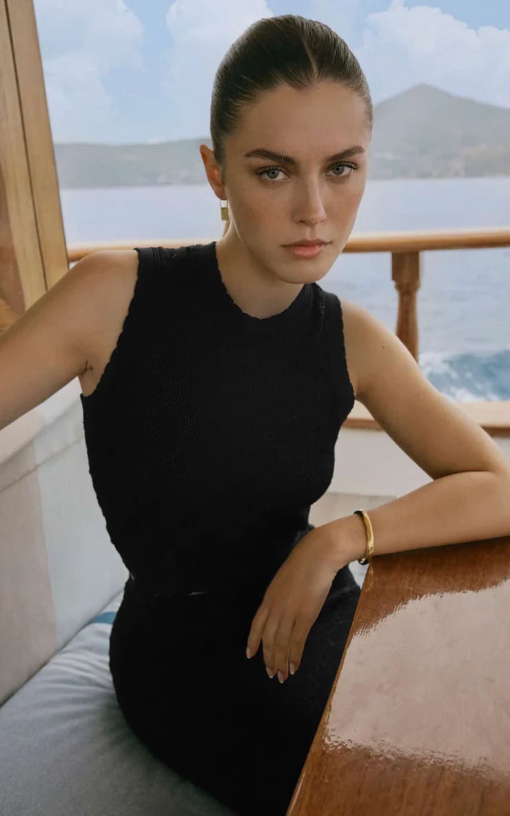 Z SUPPLY- Ramona Cropped Sweater Tank in Black - T-SHIRT &