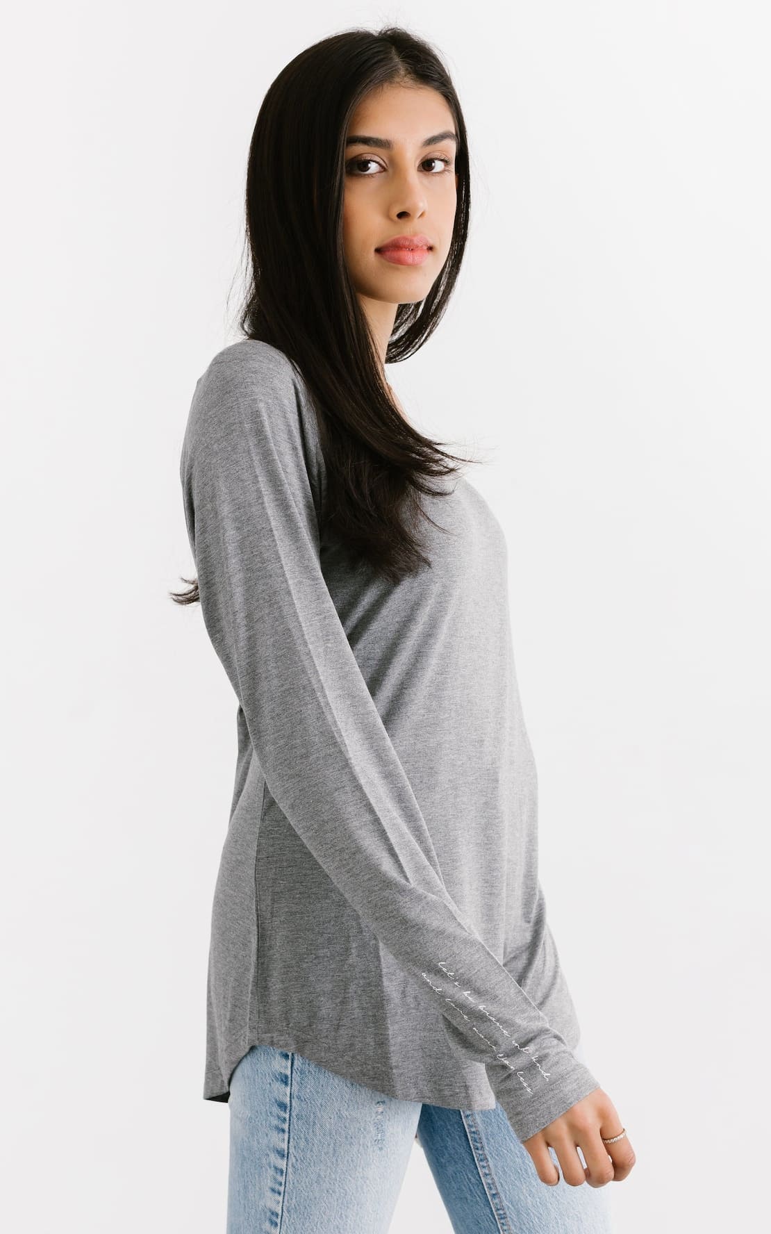 The Roster - Brave & Kind Long Sleeve Scoop Neck in Pebble 